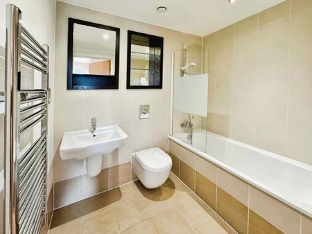 2 bedroom flat to rent - Photo 2