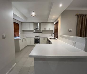 LOW MAINTENANCE LIVING IN EAST BUNBURY! - Photo 4