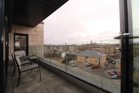 2 bedroom penthouse to rent - Photo 2