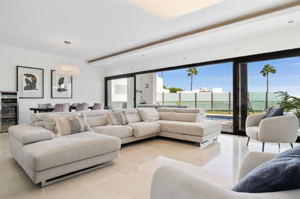 4 Bedroom Villa For Rent in Benahavís, Málaga - Photo 1