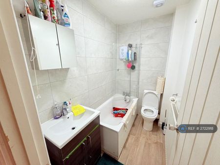 3 bedroom terraced house to rent - Photo 4