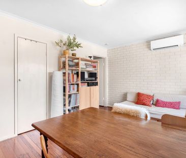 Comfort Living, Convenient Location - Photo 2