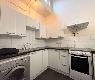 The Parade, Reading Road, Yateley, GU46 - Photo 2