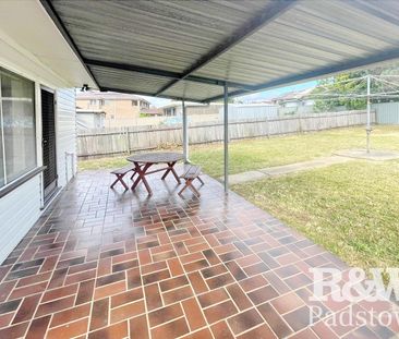 Spacious 3-Bedroom Home Opposite Cammarlie Reserve - Photo 4