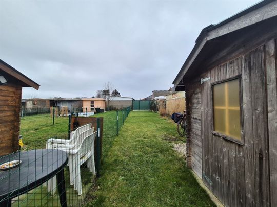 Gerenoveerde instapklare knusse rijwoning met tuin en uitweg achteraan. - Photo 1