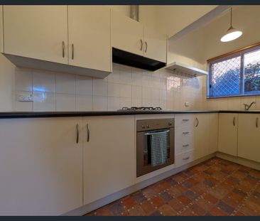 Timeless Character & City-Fringe Living in Beautiful Mile End - Photo 5