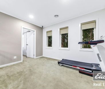 Beautiful double storey opposite the Wyndham Village shopping centre ! - Photo 1