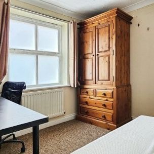 Hatcher Crescent, Colchester - Photo 1