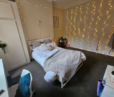6 Bed - 12 Estcourt Terrace, Headingley, Leeds - LS6 3EX - Student - Photo 4