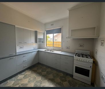 2 Bedroom House - Photo 2