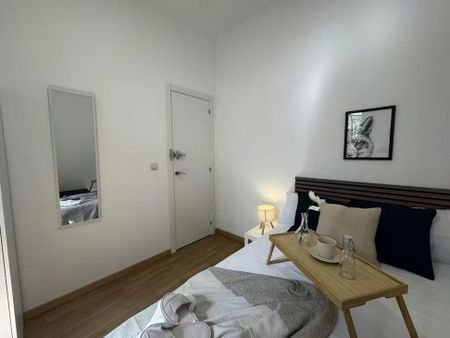 Calle de Trafalgar, Madrid, Community of Madrid 28010 - Photo 2