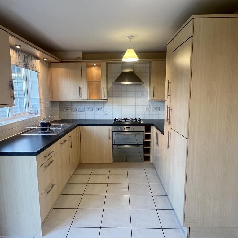 3 bedroom semi-detached house to rent - Photo 1