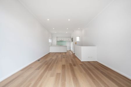 3 bedroom townhouse in the CBD! - Photo 4