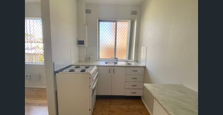 FANTASTIC 2 BEDROOM GROUND FLOOR UNIT - Photo 5