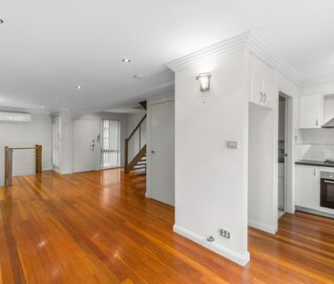 Modern Three-Bedroom Townhouse in the Heart of Wollongong! - Photo 4