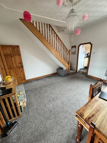 2 bedroom terraced house to rent - Photo 2