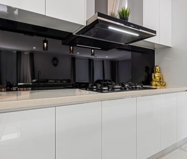 East-Facing Residence Combining Modern Comfort, Seamless Convenienc... - Photo 3