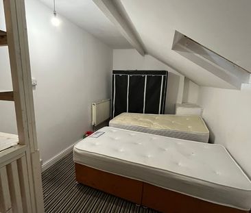 Room in a Shared House, St Hildas Mount, LS9 - Photo 3