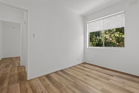 Central Position - Photo 2