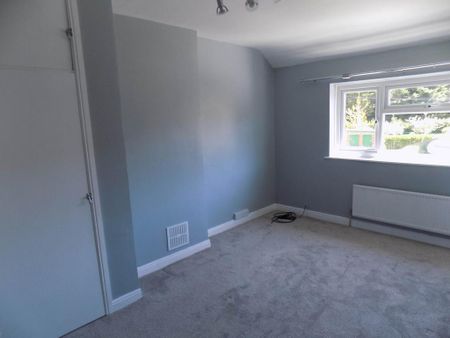 3 bedroom semi-detached house to rent - Photo 3