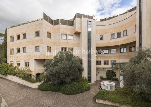 Elegante appartamento con giardino e piscina