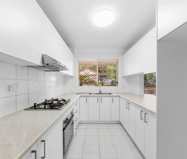 Modern Two-Bedroom Apartment - Photo 2