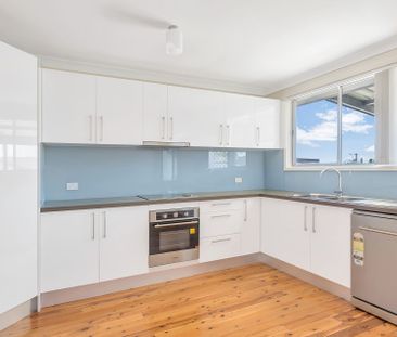 Beautiful Three Bedroom Home! - Photo 4