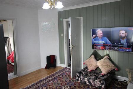3 bedroom semi-detached house to rent - Photo 2