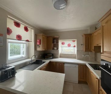 3 bedroom semi-detached house to rent - Photo 6