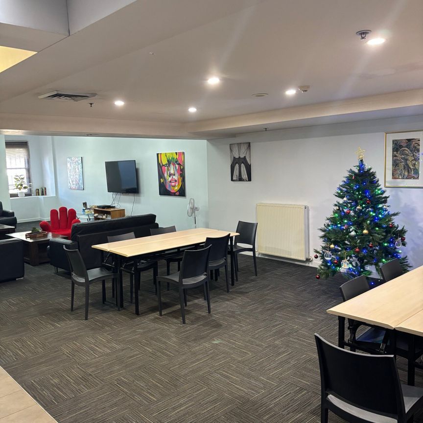 North Melbourne - Photo 1