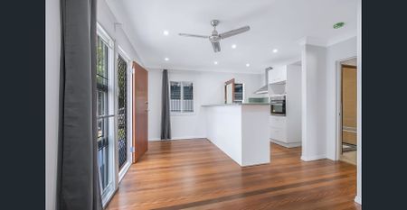 Beautifully Renovated, Modern 2-Bedroom Flat in the Heart of Mt Gravatt - $600 per week - Photo 2
