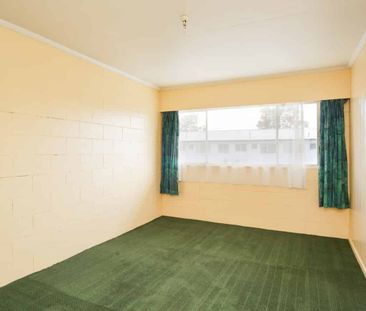 Bright and Private Rear Upstairs 2-Bedroom Unit - Photo 3