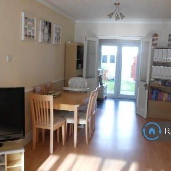 4 bedroom terraced house to rent - Photo 1