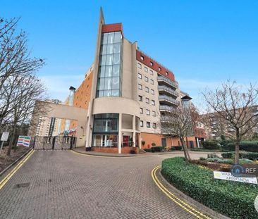 1 bedroom in a flat share to rent - Photo 2