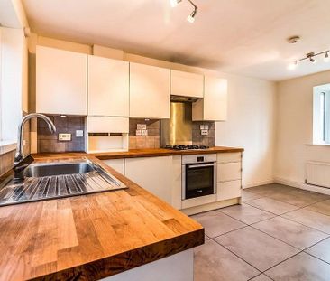 3 bedroom semi-detached house to rent - Photo 5