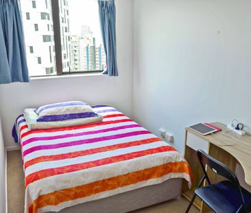 City Centre - 3 Bedrooms Secure Building! Water Included! - Photo 5
