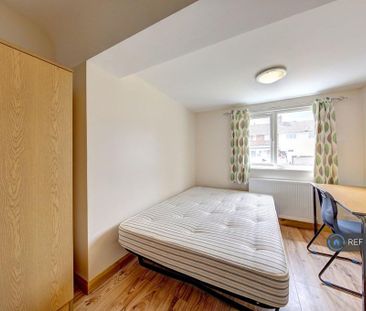 6 bedroom end of terrace house to rent - Photo 4