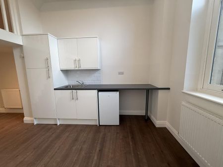 Studio to rent - Photo 3