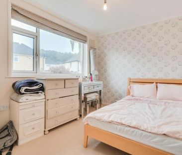 Iveson Crescent - Photo 4