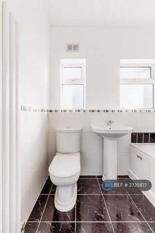 3 bedroom end of terrace house to rent - Photo 4