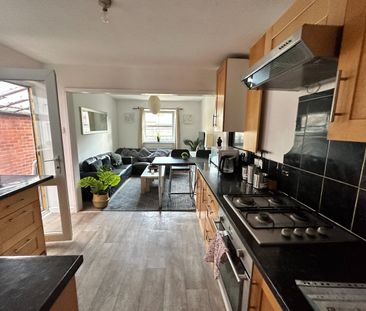 Room in a Shared House, Bellevue Road, SO15 - Photo 4