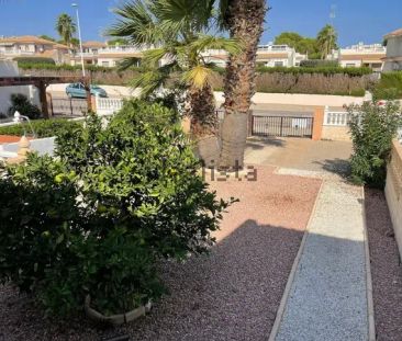 Alquiler de chalet adosado en Calle Ciruela - Photo 4