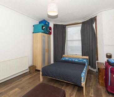 4 bedroom terraced house to rent - Photo 2