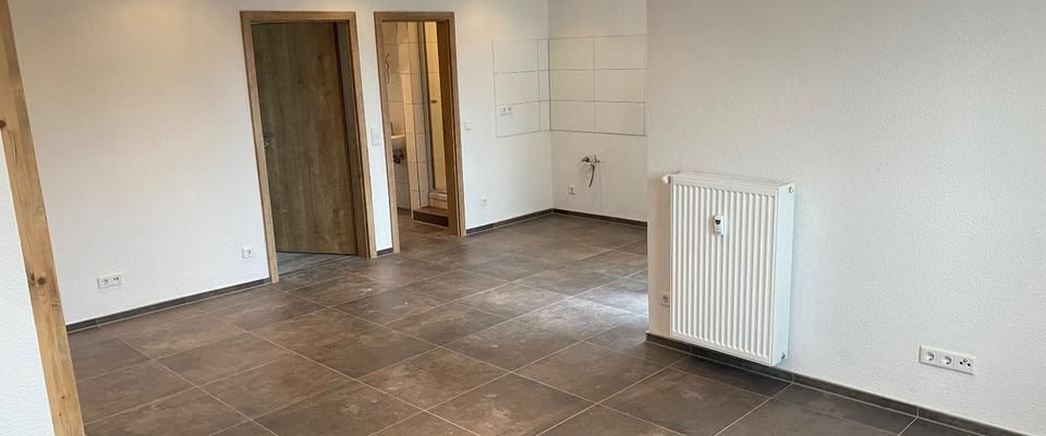 renovierte 2-Zimmer-DG mit Balkon, sofort bezugsfrei - Foto 1