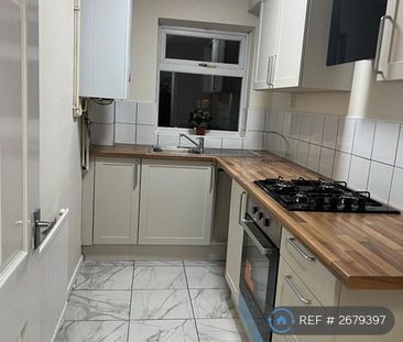 2 bedroom semi-detached house to rent - Photo 4