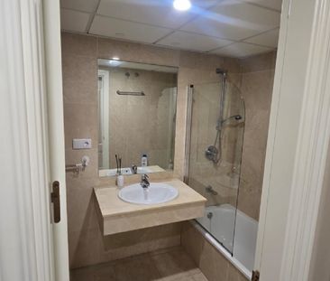2 Bedroom Apartment For Rent in Marbella, Málaga - Photo 5