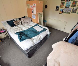 3 bedroom House in Walmsley Road, Leeds - Photo 3