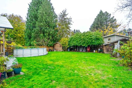 Charming Rancher With Basement - Photo 2