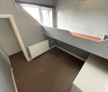 Lees Road, Ashton Under Lyne - Photo 3