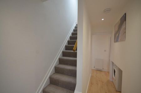 Abbey Close, , Pinner, HA5 2AW - Photo 3